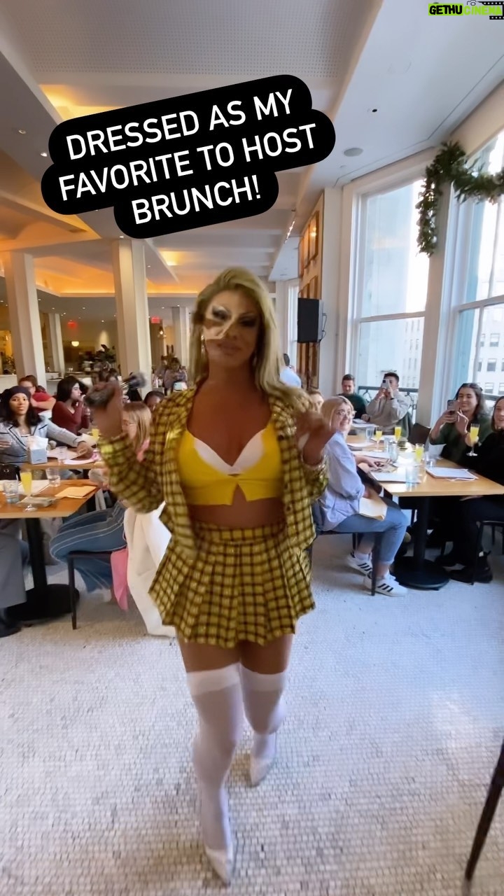 Shuga Cain - 12.1K Likes - Dressed as my favorite to host brunch! @aliciasilverstone @thenewclassic