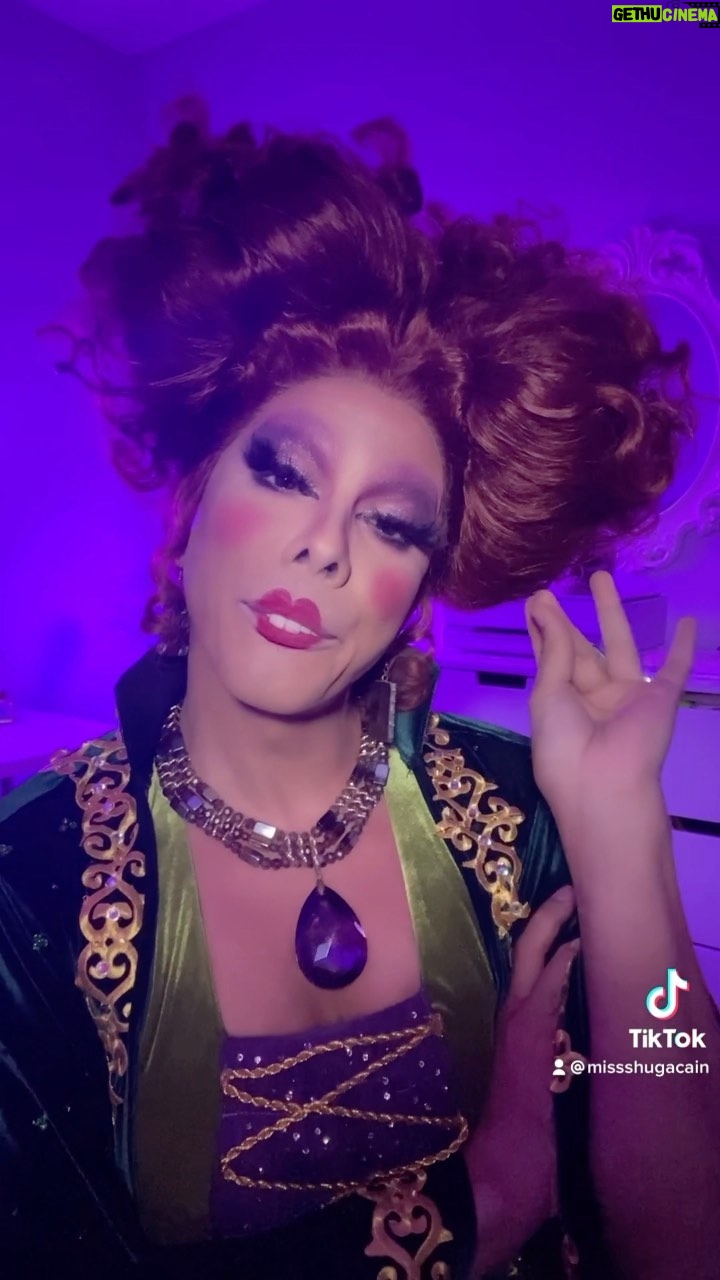 Shuga Cain - 2.6K Likes - Cats 🐈⬛ got my tongue 👅! #hocuspocus2 #hocuspocus @bettemidler #winnifredsanderson