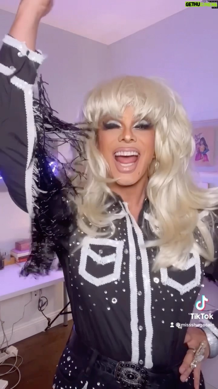 Shuga Cain - 2.2K Likes - My QUEEEEN! Absolutely adore @dollyparton🤠🏃♀️💨 RUN don’t walk to stream the new @dollyparton album 🎧🥰 #RunRoseRun is out now! 🎶🌈❤️🔥