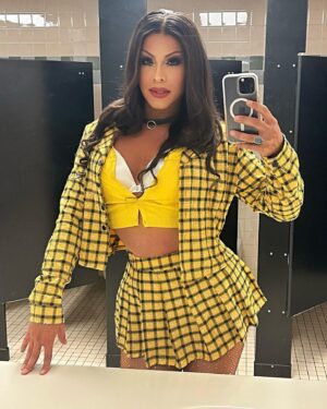 Shuga Cain Instagram - Can I borrow your hall pass?
.
.
.
👗 @rafaelsvsanchez