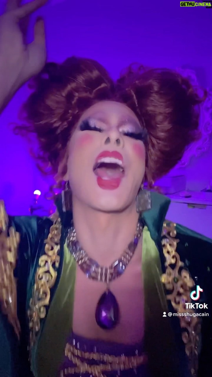 Shuga Cain - 10.8K Likes - We’re YOUNG! #hocuspocus #halloweencostume #halloween