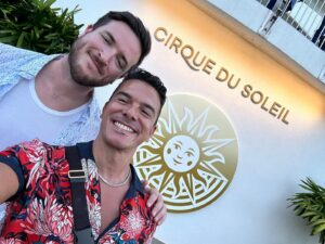 Shuga Cain Instagram - “Come on @cirquedusoleil “ con mi papito  @tbcars 💜👨🏽‍🤝‍👨🏻