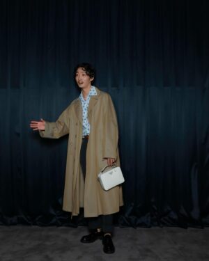 Shuhei Uesugi Instagram - 久しぶり！！の顔。

ここ数年でガラッと変わった世の中の価値観みたいな物の中でも、ずっと変わらない物が表現されていました。

ぜひ、5/9〜8/28、プラダ 青山店 6Fにて、展覧会「MIRANDA JULY: F.A.M.I.L.Y.」が開催中なので行ってみてください▼▼▼

#mirandajuly 
#prada 
#pradagalleria 
#pr