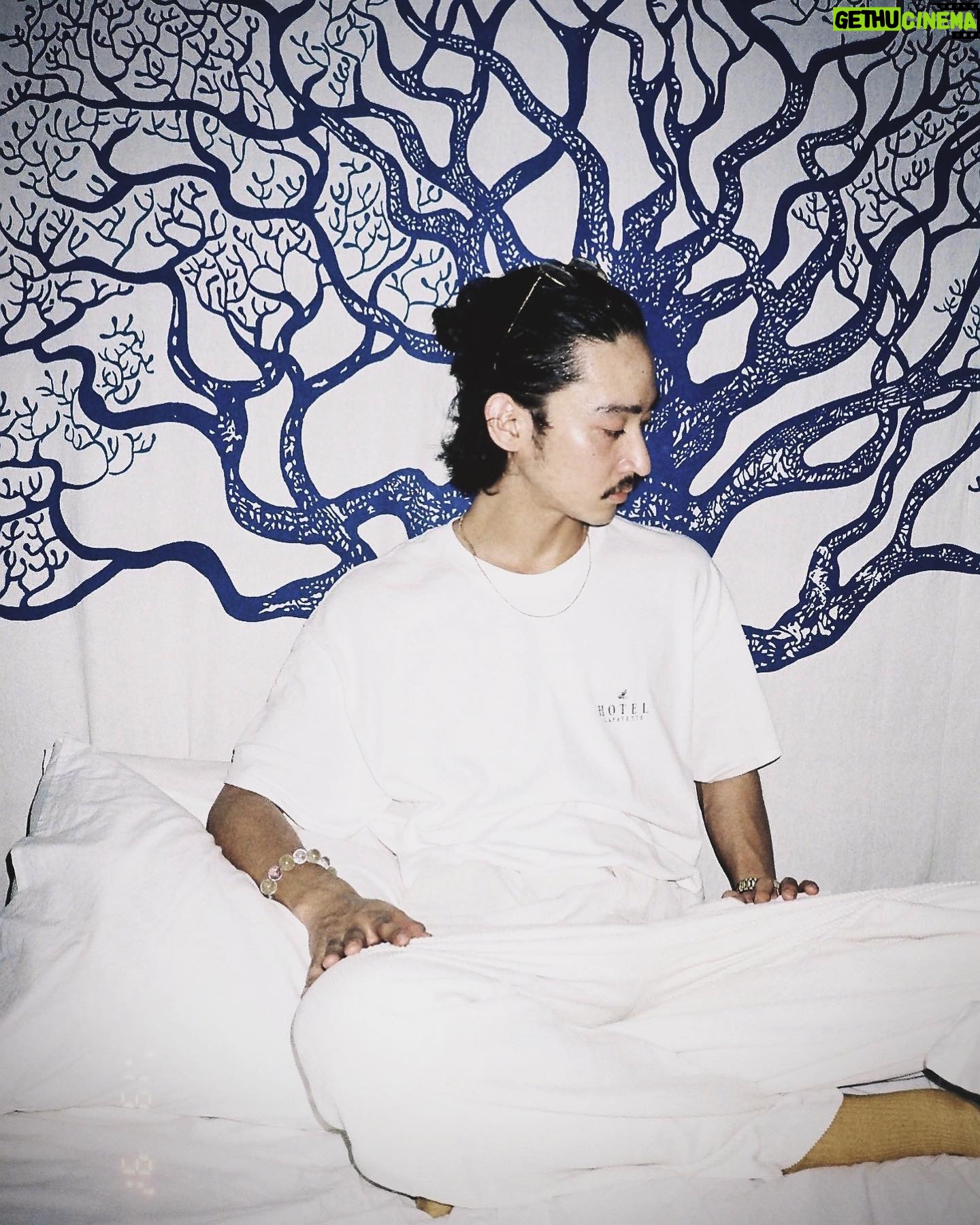 Shuhei Uesugi - 5.5K Likes - ベッドの壁💭🌳