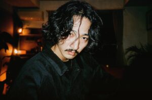 Shuhei Uesugi Instagram - @cheat_drama 
今夜ついに最終回です。
根岸を演じれて楽しかったー。
この髪型とヒゲもしばらくお別れ
🧔
全員で必死に作り上げました。
是非最後までご覧ください📺
23:59〜
