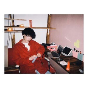 Shuhei Uesugi Instagram - PAINTED THE WALL - PINK 🏷
BUILT THE SHELF🌲
#DIY