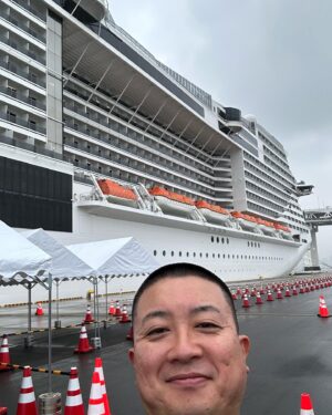 Shun Matsuo Instagram - Mighty Crown様にお誘いいただきレゲエクルーズで使う船見させていただきました。
もう乗ったら船って忘れるぐらいめちゃくちゃにデカいの!!
外から見たらマジイオンモール!
中入ったらお台場に来てるみたいな感じ!
こんなすごい船の中でずっとレゲエなんて一生に一回あるかないか!
レゲエ好きは是非!!
@fareastreggaecruise
@mightycrown_entertainment
@mastasimon
@samicrown_lens
@cojiecrown
#migthycrown
#reggae
#mechakuchaikitai
#tandokulivedeikenai
#bomboclaat