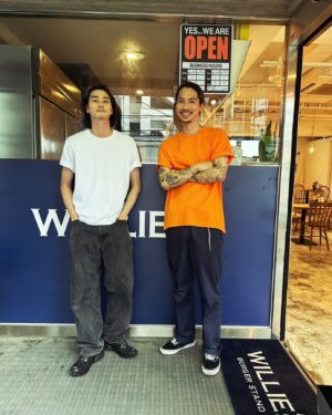 Shuntaro Yanagi Instagram - 地元に帰ってきたよ。
仙台だよ！
高校ん時の親友のハンバーガー屋さんに行ったよ！
#WILLIEs