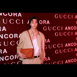 Shuntaro Yanagi Instagram - GUCCIの新クリエイティブ・ディレクターサバト・デ・サルノのデビューコレクションがついにローンチされました。
 「Gucci Ancora」「もう一度、もっと、ファッションに恋をしよう」という熱いメッセージが素敵なコレクションでした。

#PR
@Gucci
@sabatods
#GucciAncora