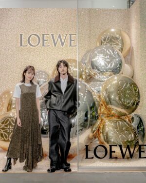 Shuntaro Yanagi Instagram - 渋谷パルコでLOEWEのウィメンズ・メンズウォレットが集結したポップアップが2月14日まで開催中！
今回は共演中の高梨臨ちゃんへの贈り物、自分への贈り物を選んでみました。ポップアップ会場の近くにロエベの常設店もあるのでチェックしてみてください！

@loewe @fashionsnapcom
#PR
#LOEWE 
#LOEWESS24
#LOEWEwallets
#ロエベ
#高梨臨
#栁俊太郎