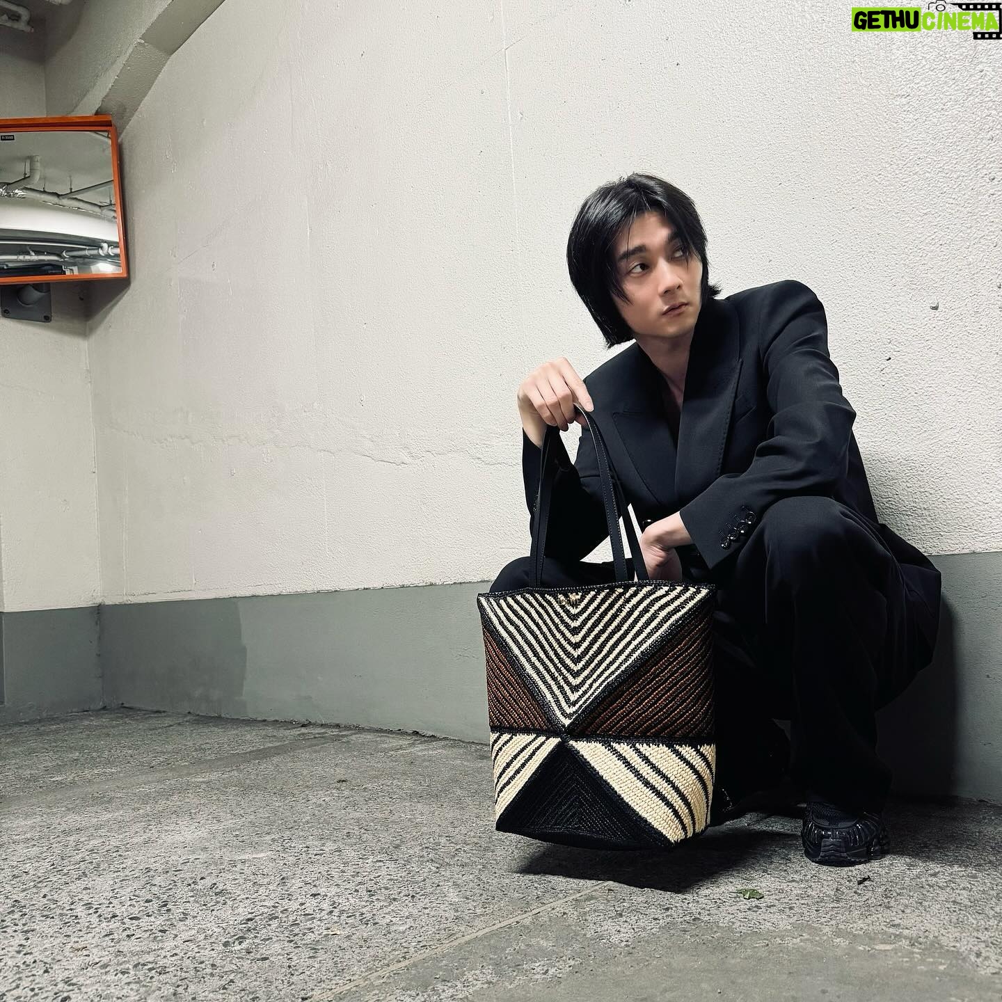 Shuntaro Yanagi - 5.4K Likes - LOEWE PAULAāS IBIZA 2024 PUZZLE TOTE
ć©ććŖć·ć¼ć³ć«ćåćććććć¦ęēØę±ŗå®
@loewe
#ććØć
#LOEWE
#LOEWEpaulas
#PR