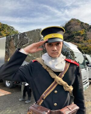 Shuntaro Yanagi Instagram - 映画「ゴールデンカムイ」絶賛公開中であります🫡
見ていただいた方、二階堂どうでしたか？？
まだ見てない方は是非劇場へ足を運んでみてください！！

#PR
#ゴールデンカムイ
#GK
#二階堂兄弟
