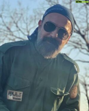 Shwan Attoof Instagram - ساڵی نوێتان پیرۆز هاوڕێیان ، هیوای ئاشتی وئارامی و تەندروستی باش بۆ هەمووتان ، بە پڕۆژەی هونەری تازەوە دێنەوە لاتان بەم نزیکانە ، سڵاو ڕێزم بۆ هەممووتان