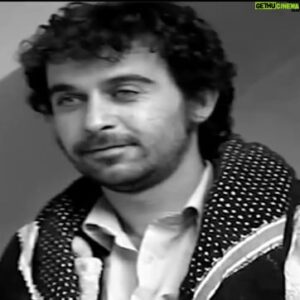 Shwan Attoof Instagram - بەیادگاری ٣٢ ساڵ پێکەوەبوون لەھۆڵەکانی سینەما ،بانگھێشتان ئەکەم بۆ بینینی فیلمی سینەمایی
بێ نیشتمان
٢-٧-٢٠٢٢ و رۆژانی دوایی
لە سینەماکانی- سلێمانی-ھەولێر-کەرکووک-دھۆک
خۆشەویستیم بۆ ھەمووتان