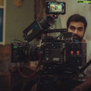 Shwan Attoof Instagram - ‏‎وێنەگرتنی فیلمی سینەمایی 'خۆشەویستی لە سەردەمی کۆرۆنا' دەستپێدەکات

‏‎‏‎فیلمی 'خۆشەویستی لە سەردەمی کۆرۆنا' بە کامێرای ئەلێکسا ٣٥ی کۆمپانیای Arri وێنە دەگیرێت، کە نوێترین ئامێری وێنەگرتنی سینەماییە و بۆ یەکەم جار لە عێراق و کوردستان بەکاردێت کە بە کوالیتی 4.6K وێنەدەگرێت. 

‏‎‏‎بۆ یەکەم جار ئەم کامێرایە لە فیلمێك لە عێراق بەکاردێت، ئەویش فیلمێکی کوردییە لە بەرهەمهێنانی سۆپرۆدەکشن و نواندنی چەند ئەکتەرێکی دیار وەک (ماهیر حەسەن و ئەحمەد جۆڵا و ڕێشان حەمۆ و سروشت کامەران و سیروان جەمال, شوان کەریم ، ژاڵە ڕەسول) کە ڕۆڵی سەرەکی تێدا دەگێڕن لەگەڵ چەند ئەکتەرێکی ئەزموندار و گەنج، و لە دەرهێنانی شوان عەتووف دەبێت و کاری سینەماتۆگرافی لە لایەن ئاوات شەریف دەبێت، وێنەگرتنی فیلمەکە لە ٨/١/ ٢٠٢٣ لە سلێمانی دەست پێدەکات.

‏‎‏‎هەموو ئەم تایبەتمەندییانە لە دوای ١٢ ساڵ کارکردن و لێکۆڵینەوە و کارکردنی ئەندازیاران و زانایان ئامادە بووە بۆ خزمەتی بواری فیلم و سینەما، بە خۆشحاڵییەوە لە سینەمای کوردیش کوالیتی بەرهەمهێنان شان بە شانی سینەمای جیهان بەرەوپێش دەچێت.