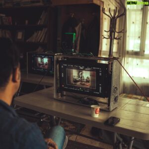 Shwan Attoof Instagram - ‏‎وێنەگرتنی فیلمی سینەمایی 'خۆشەویستی لە سەردەمی کۆرۆنا' دەستپێدەکات

‏‎‏‎فیلمی 'خۆشەویستی لە سەردەمی کۆرۆنا' بە کامێرای ئەلێکسا ٣٥ی کۆمپانیای Arri وێنە دەگیرێت، کە نوێترین ئامێری وێنەگرتنی سینەماییە و بۆ یەکەم جار لە عێراق و کوردستان بەکاردێت کە بە کوالیتی 4.6K وێنەدەگرێت. 

‏‎‏‎بۆ یەکەم جار ئەم کامێرایە لە فیلمێك لە عێراق بەکاردێت، ئەویش فیلمێکی کوردییە لە بەرهەمهێنانی سۆپرۆدەکشن و نواندنی چەند ئەکتەرێکی دیار وەک (ماهیر حەسەن و ئەحمەد جۆڵا و ڕێشان حەمۆ و سروشت کامەران و سیروان جەمال, شوان کەریم ، ژاڵە ڕەسول) کە ڕۆڵی سەرەکی تێدا دەگێڕن لەگەڵ چەند ئەکتەرێکی ئەزموندار و گەنج، و لە دەرهێنانی شوان عەتووف دەبێت و کاری سینەماتۆگرافی لە لایەن ئاوات شەریف دەبێت، وێنەگرتنی فیلمەکە لە ٨/١/ ٢٠٢٣ لە سلێمانی دەست پێدەکات.

‏‎‏‎هەموو ئەم تایبەتمەندییانە لە دوای ١٢ ساڵ کارکردن و لێکۆڵینەوە و کارکردنی ئەندازیاران و زانایان ئامادە بووە بۆ خزمەتی بواری فیلم و سینەما، بە خۆشحاڵییەوە لە سینەمای کوردیش کوالیتی بەرهەمهێنان شان بە شانی سینەمای جیهان بەرەوپێش دەچێت.