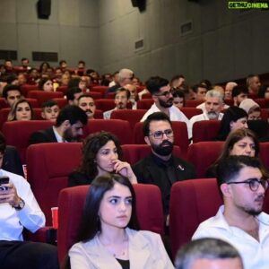 Shwan Attoof Instagram - لەیەکەم رۆژی نمایشی فیلمی خۆشەویستی لەسەردەمی کۆرۆنا
هەرچوار هۆڵی سیتی سینەما پڕ بوون 
سوپاس بۆ ئامادەبوونی گەرم و گورتان
لەهەولێر و دهۆک و کەرکووک و سلێمانی یەکەمین ڕۆژی جەژن و ڕۆژانی دوایی چاوڕێتان ئەکەین