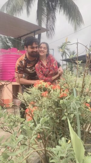 Shweta Bhattacharya Instagram - Thanda thanda pani 🌧️
#rain
#dance
#reels
#instagram
#instagood
#instadaily
