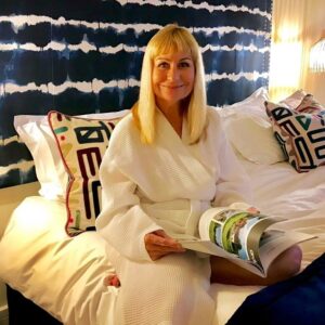 Siân Lloyd Instagram - Greetings on International Sleep Day! I am a BIG fan!! 😴 #bed #bedroom #bedroomdecor #sleep #sleepy #sleepyhead