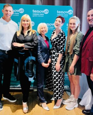Siân Lloyd Instagram - Loved spending my birthday  with my @tenovuscancer family 💙 Such a relaxed and happy fundraiser @machynysclwbgolff And just look at that gorgeous cake they gave me 😋