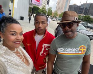 Sibil Fox Richardson Instagram - We dreamed of moments like this…

S/O, @rich_smiles, for treating the family to the #PelicansNBA game this weekend for our 27th wedding anniversary! Love you all always! 

#FoxRich
 #FoxandRob
 #FamilyLove
 #pelicansgameday #FamilyisEverything