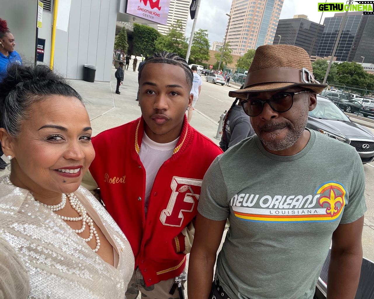 Sibil Fox Richardson - 57 Likes - We dreamed of moments like thisā¦
S/O, @rich_smiles, for treating the family to the #PelicansNBA game this weekend for our 27th wedding anniversary! Love you all always!
#FoxRich
#FoxandRob
#FamilyLove
#pelicansgameday #FamilyisEverything