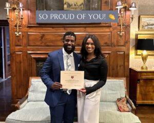 Sibil Fox Richardson Instagram - •| D R • C O R I N T H I A • W |•

We are so proud of you, @corinthiaw! 🎓👏 Congratulations on graduating from Harvard! Your hard work and dedication have paid off, and we can’t wait to see all the amazing things you’ll achieve. 🍾🌟 Keep shining my dear! 
We love youuuuuu 🖤🖤🖤

#Periodontist #HarvardGrad #ProudFamily #FamilyisEverything #FoxandRob