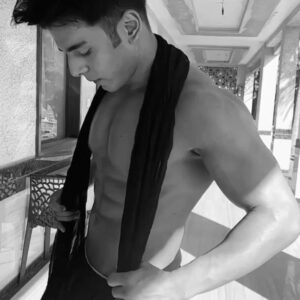 Siddharth Sharma Instagram - Getting back to my previous shape