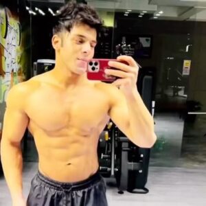 Siddharth Sharma Instagram - Just good lighting 😝