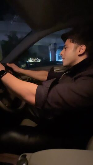 Siddharth Sharma Instagram - Sing in the car with you 😉