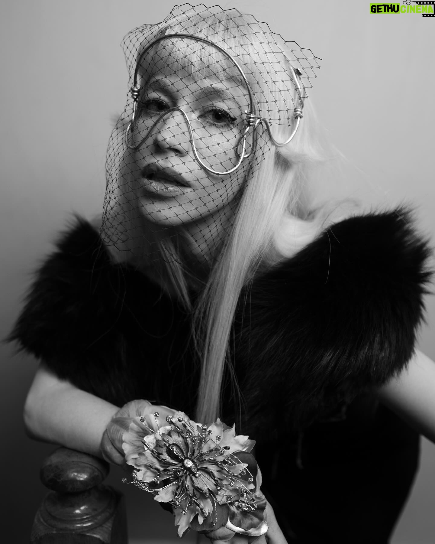 Sideara St. Claire - 646 Likes - If you prove to yourself you can do something once you can do it again and again
photography / editing: @alyssa_tiffany
showroom /vintage pieces: @desertstarsvintage
stylist / photo assist: @josienolann
model / headpieces: @shopsideara
corsage: @nancyjoyjosephson
