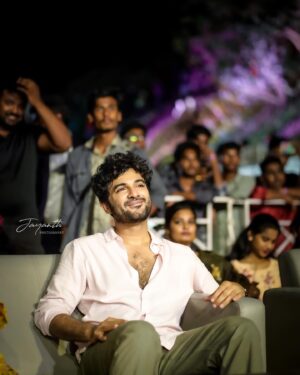 Sidhu Jonnalagadda Instagram - A college Fest. 😎

@_jayanth_photography 
@sunsiitam 
@sunskar_2k22 

#vizag