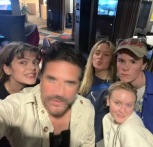Sigge Eklund Instagram - Vi längtar tills ni ska få se ”En del av dig”. @mjhamilton @turtlesafari @edvinrydings @zaralarsson @alvabratt @mustafaalmash @emilhedayat @oliviaaessen @nikkikicken @idaengvoll @1maxc @netflixnordic @sfstudios.se #apartofyou #endelavdig