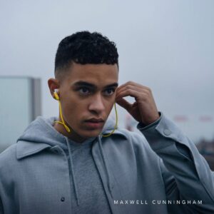 Sigge Eklund Instagram - Tack gud. Detta är casten i min långfilmsdebut som spelas in nu (”En del av dig”, Netflix/SF): Felicia Maxime, Edvin Ryding och Zara Larsson - samt Olivia Essén, Alva Bratt, Emil Hedayat, Ida Engvoll, Mustafa Al-Mashhadani, Nikki Hanseblad och Maxwell Cunningham, m fl. Manus: Michaela Hamilton @mjhamilton. 
@netflixnordic @sfstudios_news @turtlesafari @edvinrydings @zaralarsson @oliviaaessen @alvabratt @emilhedayat @idaengvoll @mustafaalmash @nikkikicken @1maxc #endelavdig #apartofyou