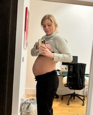 Sigurbjörg Alma Ingólfsdóttir Instagram - March photo dump 📸☺️filming, baby, up-cycling, writing a new tour, eating cupcakes, getting lots of new hairs that stick out, spring time and bump 🤰🏼♥️🥰