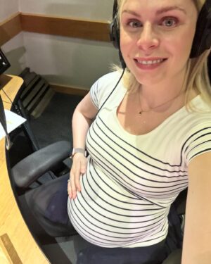 Sigurbjörg Alma Ingólfsdóttir Instagram - Aaaaaand that’s a WRAP! Final voice over session for series 4 of #SecretsOfTheLondonUnderground is done ☑️ I’m soooo excited for you all to see the show, and luckily there are only a few WEEKS until we are back on your screens in July 🥳 last photo shows just how excited I am 🤣