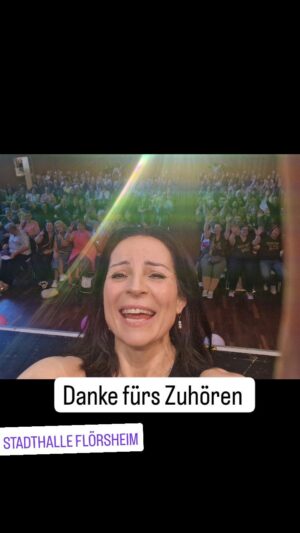 Silke Kayedelen Instagram - Heute hatte ich die Ehre, beim Lipödem-Tag Rhein-Main über ein Thema zu sprechen, das mir sehr am Herzen liegt: Emotionales Essen – Essen ohne Hunger. Es war unglaublich inspirierend, mit so vielen wunderbaren Menschen über die Herausforderungen und Lösungen zu sprechen. Gemeinsam können wir Wege finden, gesündere und glücklichere Beziehungen zu unserem Essen und zu uns selbst zu entwickeln. Danke an alle, die dabei waren und diesen Tag so besonders gemacht haben!

#Lipödem #LipödemTag #EmotionalesEssen #EssenOhneHunger #GesundeErnährung #Achtsamkeit #GesundLeben #Ernährungsumstellung #Selbstfürsorge #RheinMain #Vortrag #Dankbar #Inspiration #Gemeinschaft #silkekayadelen #silke_kayadelen