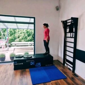 Silke Kayedelen Instagram - Stark und Fit ab 50! 🌟

Entdecke die Kraft der Wall Burpees! Diese Übung stärkt deine Körpermitte und verbessert die Koordination – ideal für Frauen ab 50!  Als spannende Challenge, Wall Burpees bringen dich in Bestform. Probier es aus und spüre die Veränderung!

Outfit @winshape.fashion

#FitAb50 #WallBurpees #KörperMitSpannung #ChallengeAccepted #AktivBleiben #FitnessMotivation #StarkeFrauen #GesundUndFit
#gesundheitsschmiedevelbert #silkekayadelen #silke_kayadelen #FitnessJourney