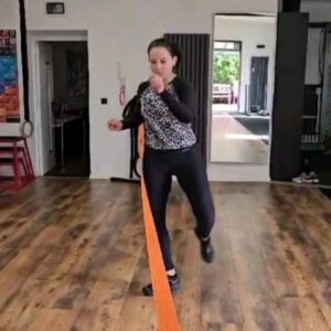 Silke Kayedelen Instagram - Die Kunst der Kampfsport -Techniken: Spaß, Fitness und Warum es nie zu spät ist, anzufangen" 

#PersonalisiertesTraining
#personaltrainer #personaltraining #Taekwondo #boxen #SilkeKayadelen #silke_kayadelen

Dress @winshape.fashion