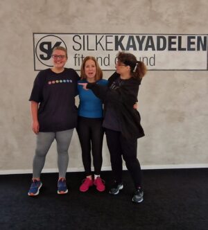 Silke Kayedelen Instagram - Silke Kayadelen: Empathetic Weight Loss

Silke Kayadelen - Die einfühlsame Expertin für nachhaltige Gewichtsreduktion! 🌟

Begib dich auf eine transformative Reise mit Silke Kayadelen, der inspirierenden Abnehmexpertin, die zwei beeindruckenden Menschen geholfen hat, gemeinsam über 100 kg zu verlieren. Silke steht nicht nur als Coach an ihrer Seite, sondern auch als unterstützende Kraft mit viel Empathie.

Ihre jahrelange Erfahrung und ihr fundiertes Wissen machen Silke Kayadelen zur Vertrauensperson auf dem Weg zu einem gesünderen Lebensstil. Durch individuelle Betreuung und maßgeschneiderte Programme schafft sie eine Atmosphäre, in der persönliche Ziele erreicht werden können.

Silkes Hingabe und Einfühlungsvermögen machen den Unterschied. Entdecke die transformative Kraft einer partnerschaftlichen Begleitung auf dem Weg zu deinem besten Ich. #SilkeKayadelen #Abnehmexpertin #EmpathieCoach #GesunderLebensstil
#Velbert