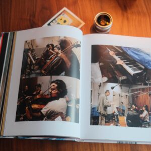 Silva Instagram - Tenho o prazer de apresentar para vocês Encantado, o Livro. Foi um projeto dirigido por mim, por André Paste, e pelo meu irmão, Lucas Silva, que também fotografou grande parte do projeto. Lucas apelidou o livro de “a alma tátil do disco”. Esse projeto tenta retratar boa parte do processo criativo do álbum, os encontros maravilhosos dentro e fora do estúdio, os dias de trabalho pesado, e tudo que convergiu para que o disco existisse. Aqui agradeço a todos que se envolveram de alma comigo nesse projeto, e aos artistas maravilhosos tais como Kika Carvalho, João Pedro Januário e Vitor Melo, que contribuíram com seus ensaios fotográficos, dentre outros que clicaram e contribuíram com o olhar em cada instante do que aconteceu. O livro traz ainda textos inéditos de Luiz Antônio Simas e Lucas Silva. Agradecimentos especiais também aos queridos do Estúdio Cru, que conseguiram deixar tudo com a minha cara. É para quem deseja se aprofundar e mergulhar a fundo no meu disco. Espero que gostem. O link está disponível na bio ou é só digitar no navegador silva.tv. Beijos! 🌻