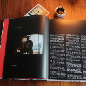 Silva Instagram - Tenho o prazer de apresentar para vocês Encantado, o Livro. Foi um projeto dirigido por mim, por André Paste, e pelo meu irmão, Lucas Silva, que também fotografou grande parte do projeto. Lucas apelidou o livro de “a alma tátil do disco”. Esse projeto tenta retratar boa parte do processo criativo do álbum, os encontros maravilhosos dentro e fora do estúdio, os dias de trabalho pesado, e tudo que convergiu para que o disco existisse. Aqui agradeço a todos que se envolveram de alma comigo nesse projeto, e aos artistas maravilhosos tais como Kika Carvalho, João Pedro Januário e Vitor Melo, que contribuíram com seus ensaios fotográficos, dentre outros que clicaram e contribuíram com o olhar em cada instante do que aconteceu. O livro traz ainda textos inéditos de Luiz Antônio Simas e Lucas Silva. Agradecimentos especiais também aos queridos do Estúdio Cru, que conseguiram deixar tudo com a minha cara. É para quem deseja se aprofundar e mergulhar a fundo no meu disco. Espero que gostem. O link está disponível na bio ou é só digitar no navegador silva.tv. Beijos! 🌻