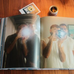 Silva Instagram - Tenho o prazer de apresentar para vocês Encantado, o Livro. Foi um projeto dirigido por mim, por André Paste, e pelo meu irmão, Lucas Silva, que também fotografou grande parte do projeto. Lucas apelidou o livro de “a alma tátil do disco”. Esse projeto tenta retratar boa parte do processo criativo do álbum, os encontros maravilhosos dentro e fora do estúdio, os dias de trabalho pesado, e tudo que convergiu para que o disco existisse. Aqui agradeço a todos que se envolveram de alma comigo nesse projeto, e aos artistas maravilhosos tais como Kika Carvalho, João Pedro Januário e Vitor Melo, que contribuíram com seus ensaios fotográficos, dentre outros que clicaram e contribuíram com o olhar em cada instante do que aconteceu. O livro traz ainda textos inéditos de Luiz Antônio Simas e Lucas Silva. Agradecimentos especiais também aos queridos do Estúdio Cru, que conseguiram deixar tudo com a minha cara. É para quem deseja se aprofundar e mergulhar a fundo no meu disco. Espero que gostem. O link está disponível na bio ou é só digitar no navegador silva.tv. Beijos! 🌻