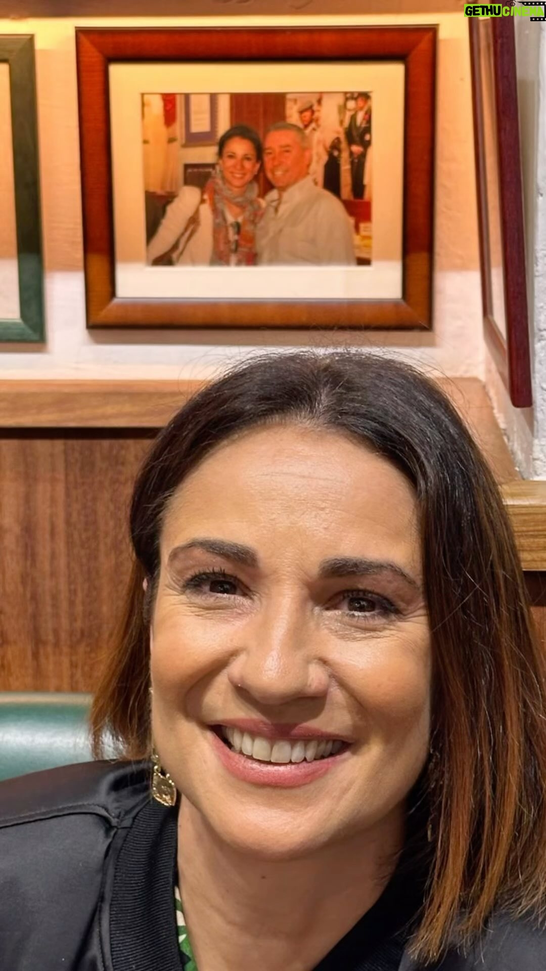 Silvia Jato - 238 Likes - Cantidad de momentos mágicos vividos en #leon con gente fantástica (Toño y Gabriela, Juanjo y María Angeles) Gracias a @tabernaelcamarote y el @camarotehotel por hacernos inolvidable la estancia y el buen comer (después de muchos años volvía a saborear la buena ensaladilla de gambas ,🦐 la cecina, el calamar… qué rico todo!!!Gracias Javier por tu amabilidad. Volveremos!!!
Al día siguiente, en Oviedo #desfiledelasfuerzasarmadas . Espectacular y emotivo! Viva España @spain.army y viva @casarealdeespana 🇪🇸 y viva @aytoviedo por la acogida y despliegue de medios.