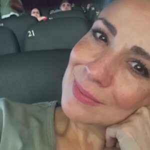 Silvia Jato Instagram - Noche de cine si no me quedo dormida… 🤣🤣semana dura de Work y la que viene más !!! #cine #nofiltros #comolavidamisma