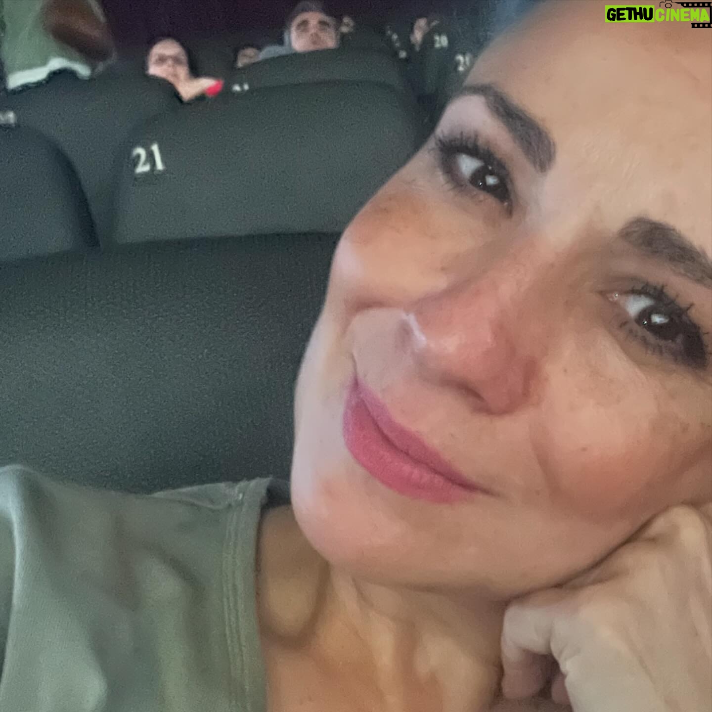 Silvia Jato - 346 Likes - Noche de cine si no me quedo dormida… 🤣🤣semana dura de Work y la que viene más !!! #cine #nofiltros #comolavidamisma