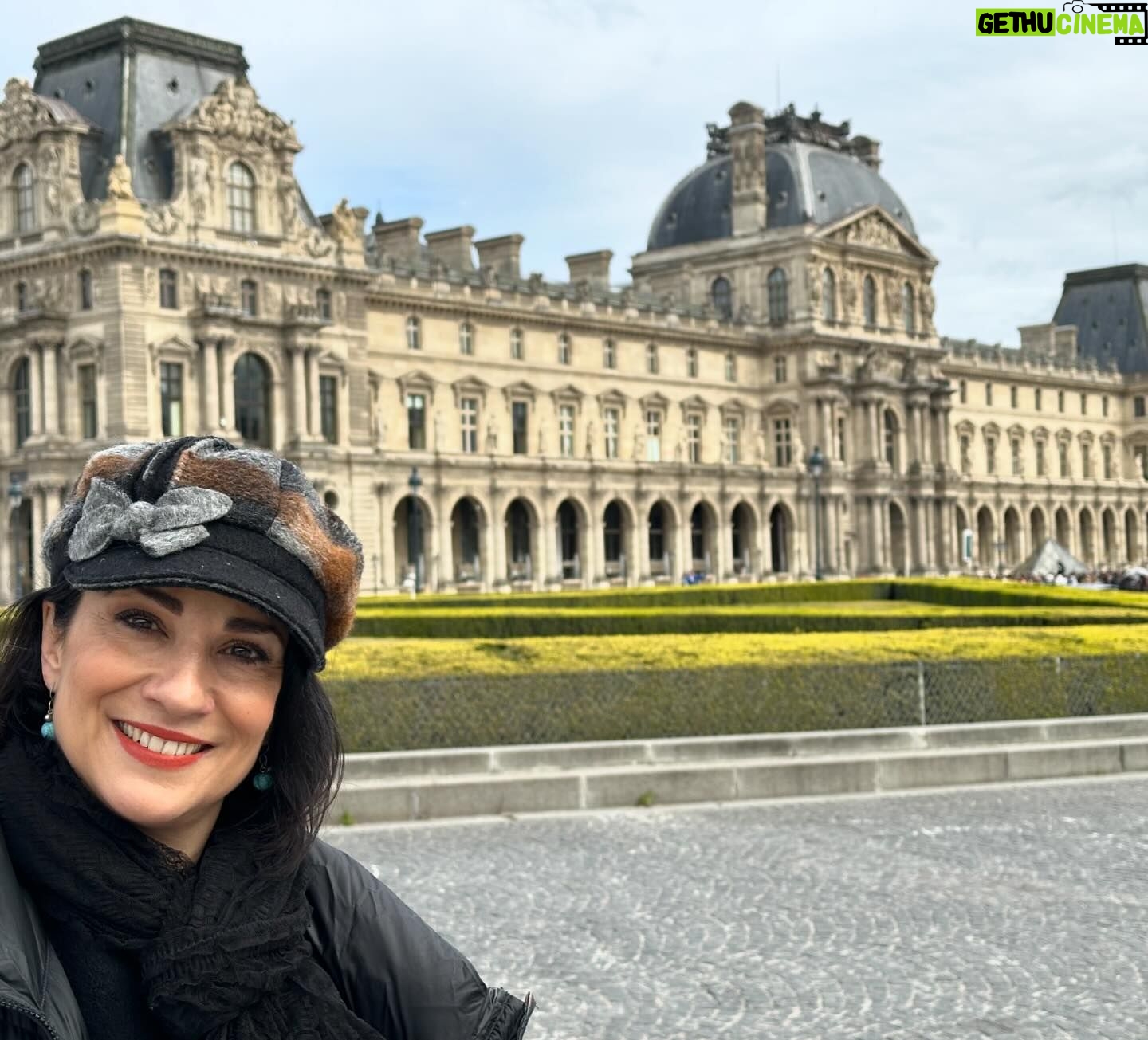 Silvia Jato - 365 Likes - La grandeza de Paris a través de sus palacios y museos nos enseña una vez más que ha sido la cuna del pensamiento y de la revolución. Ah! y su chat noir😹 Nadie escapa a su embrujo y amour… #Paris