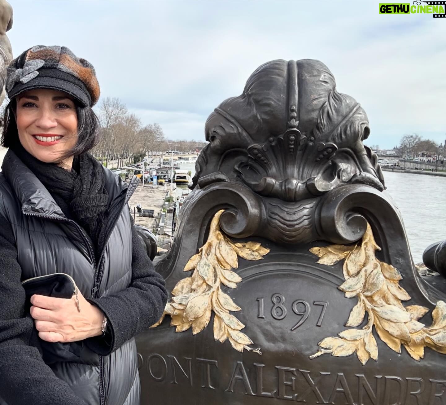 Silvia Jato - 365 Likes - La grandeza de Paris a través de sus palacios y museos nos enseña una vez más que ha sido la cuna del pensamiento y de la revolución. Ah! y su chat noir😹 Nadie escapa a su embrujo y amour… #Paris