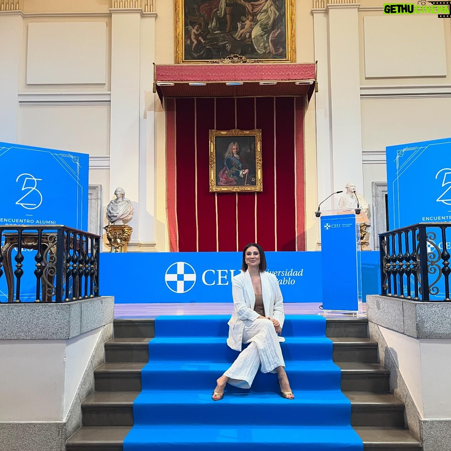 Silvia Jato - 368 Likes - Bodas de plata de la promoción del 99 @fundacion_ceu Un acto mágico que como ALUMNI me enorgullece conducir. Felicidades a todos los que habéis estudiado en esta gran Universidad 👩🎓@ceualumni