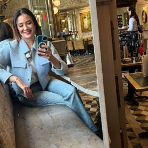 Silvia Jato Instagram - Si las paredes del @cafedeorientemadrid hablaran qué historias nos contarían??? Ufff!!! Todas las inimaginables… vestida con mi super modelo @mango (por si lo queréis saber)empecé a imaginarme tantas escenas que alguna la hubiera protagonizado, siempre con final feliz 😀 😆😻❤️ Nuevo día de trabajo super interesante!!! Próximamente en @telemadrid 👏🏻👏🏻👏🏻👏🏻